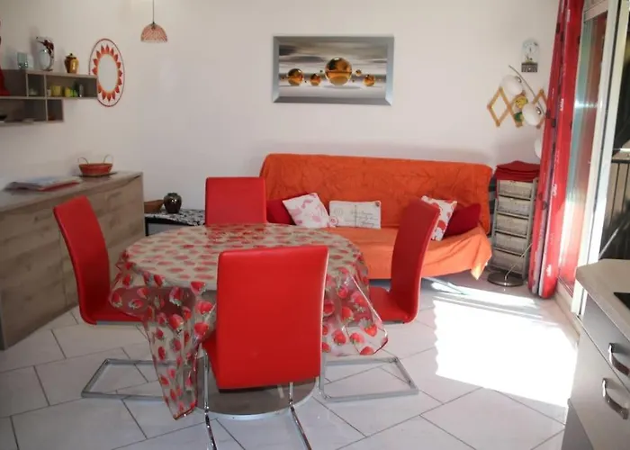 19, Port Vénus Au Village Naturiste * Agde